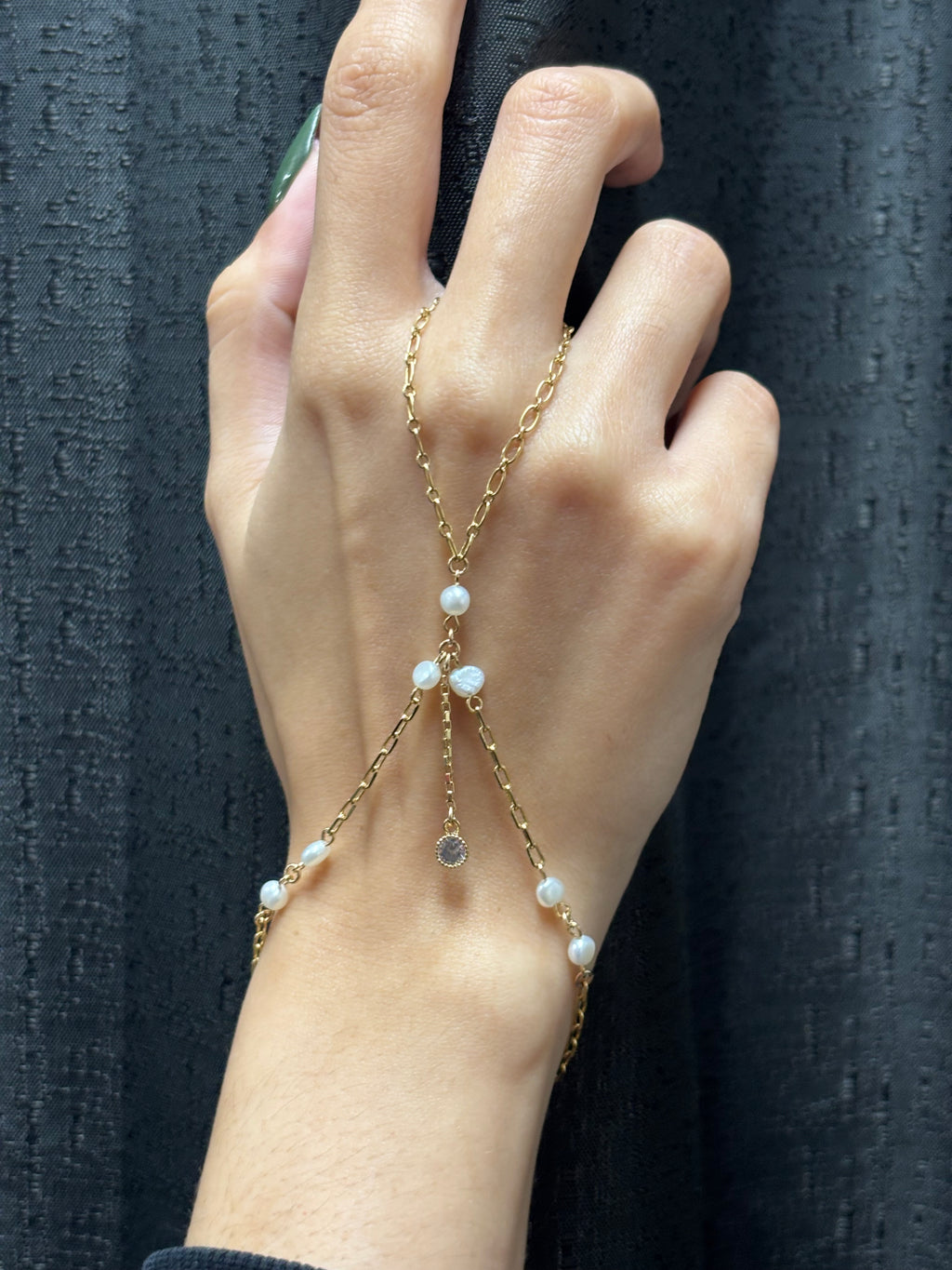 Perla Hand Chain