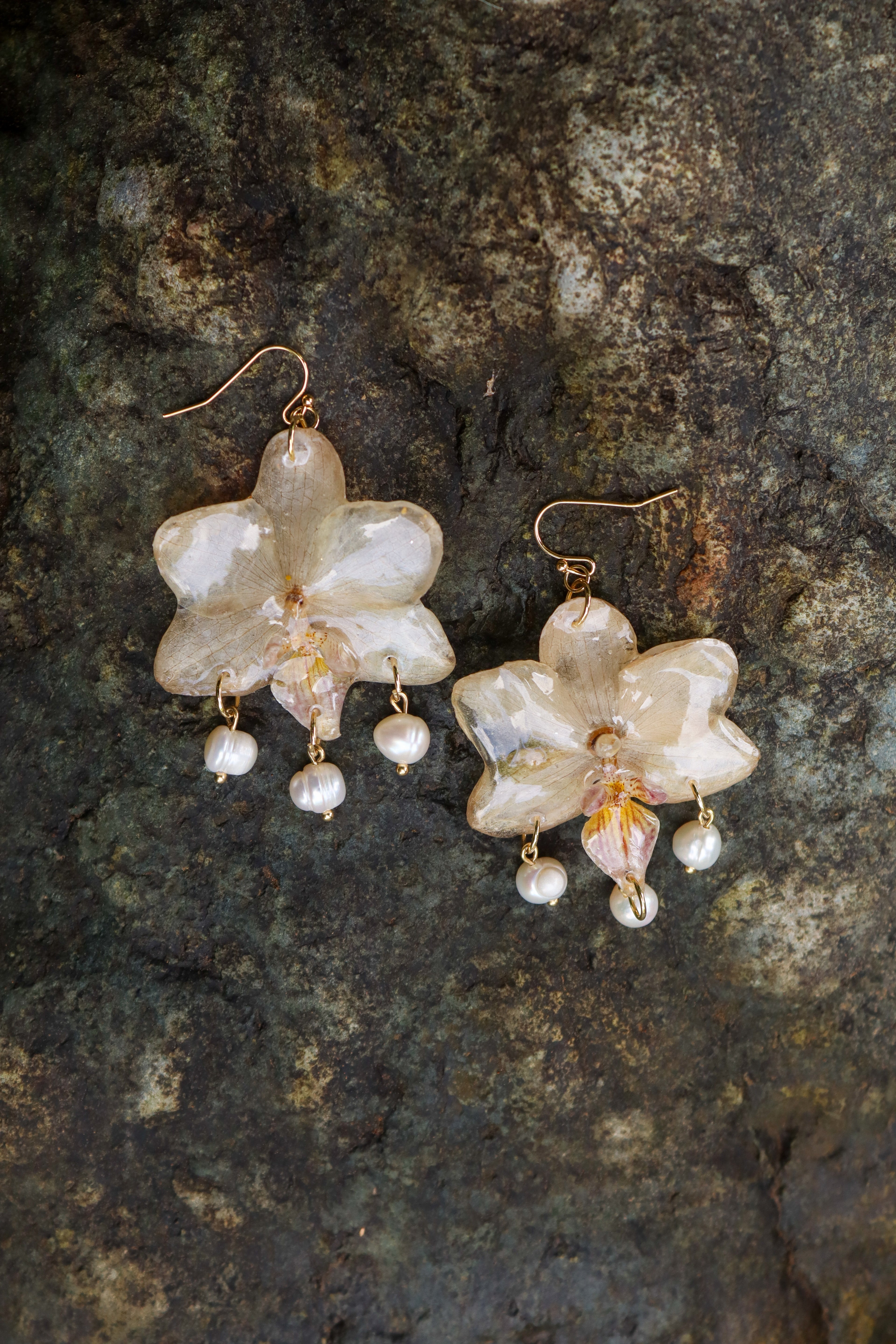 Tría Orchid Earrings